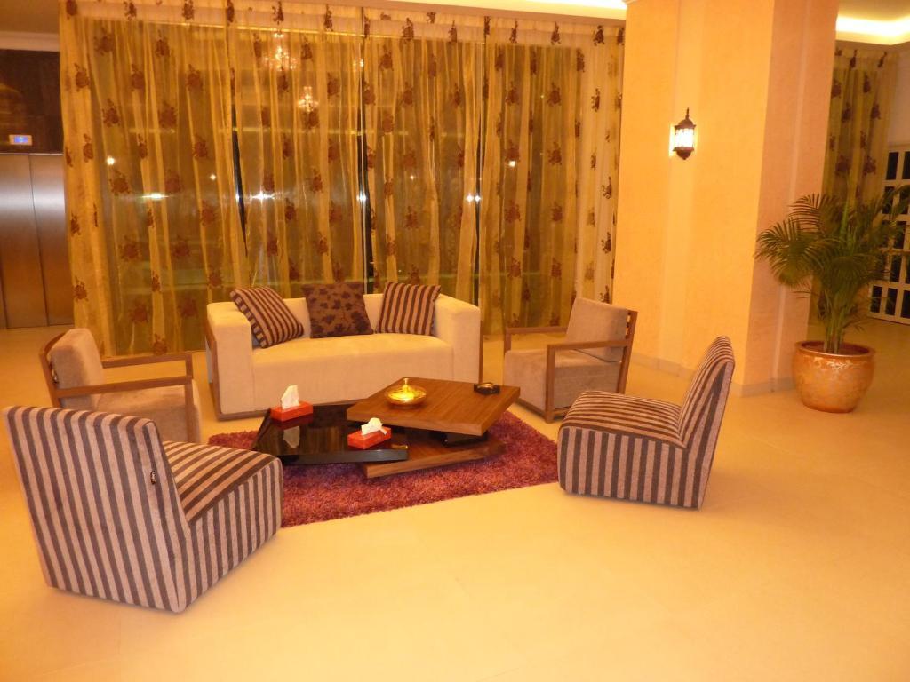 Rest Inn Hotel Suites 阿可贺巴 外观 照片